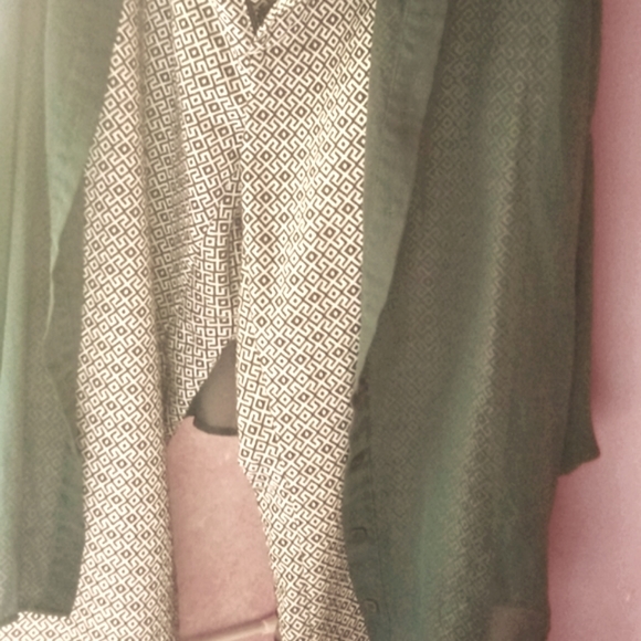 Flowy Bebe Blue Green 💚 Teal 🩵 Blouse Top Size S - Picture 6 of 16